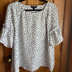 White and Navy Blue Patterned Banana Republic Women's Blouse with Puff Sleeves